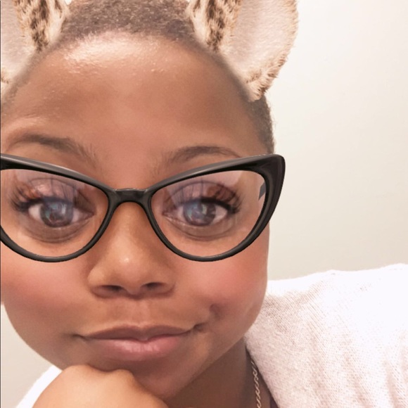 Meet your Posher, Octovia - Picture 1 of 1